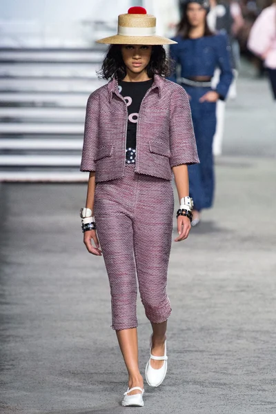 Look 24